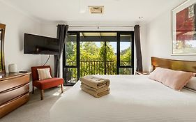 Group Stays For Friends Families Weddings And Events Walkable To Fremantle And Attractions Super Spacious With Garden And Courtyard And Balcony And Parking For 2 Cars Sleeps 6 3Bd 3Br